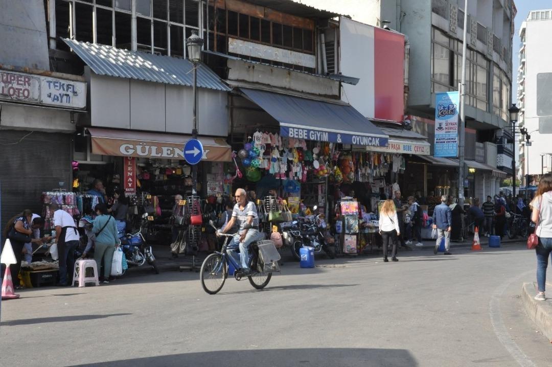S&ouml;z&uuml;tek: "Kaldırım işgalleri Adana&rsquo;ya yakışmıyor"