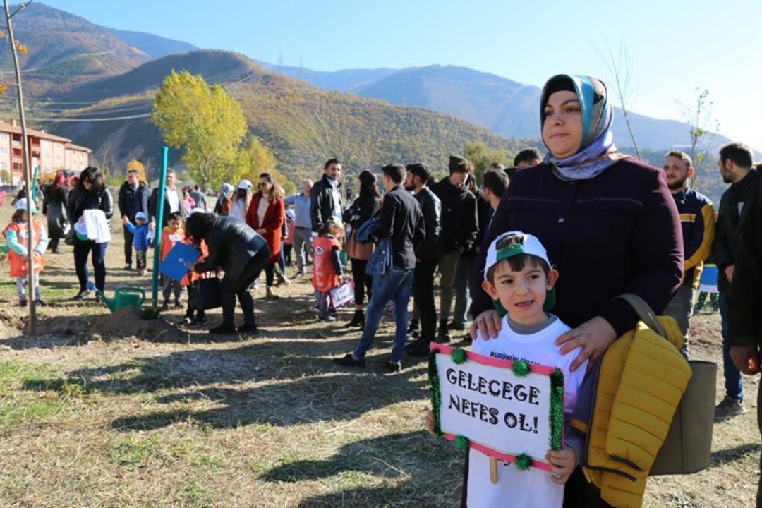 Artvin&rsquo;de 100 bin fidan toprakla buluşturuldu