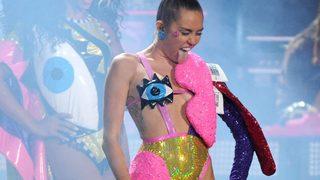 Miley Cyrus ameliyat oldu! Bir süre şarkı söyleyemeyecek 