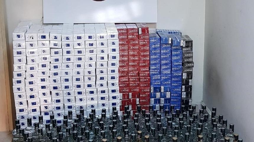 G&uuml;rcistan plakalı ara&ccedil;larda ka&ccedil;ak i&ccedil;ki ve ka&ccedil;ak sigara ele ge&ccedil;irildi