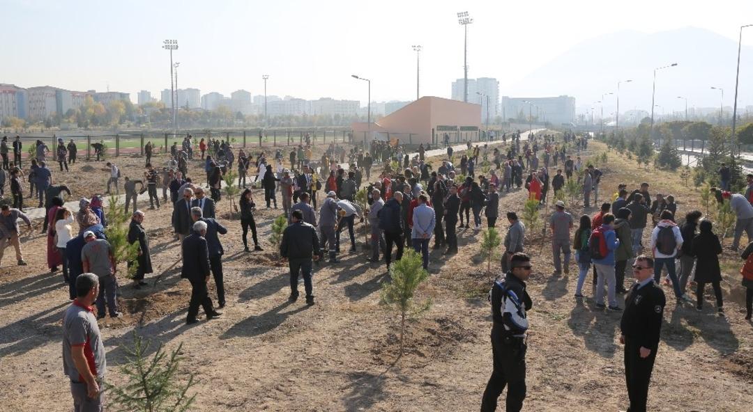 ER&Uuml;&rsquo;de &ldquo;Geleceğe Nefes&rdquo; Fidanlar Dikildi