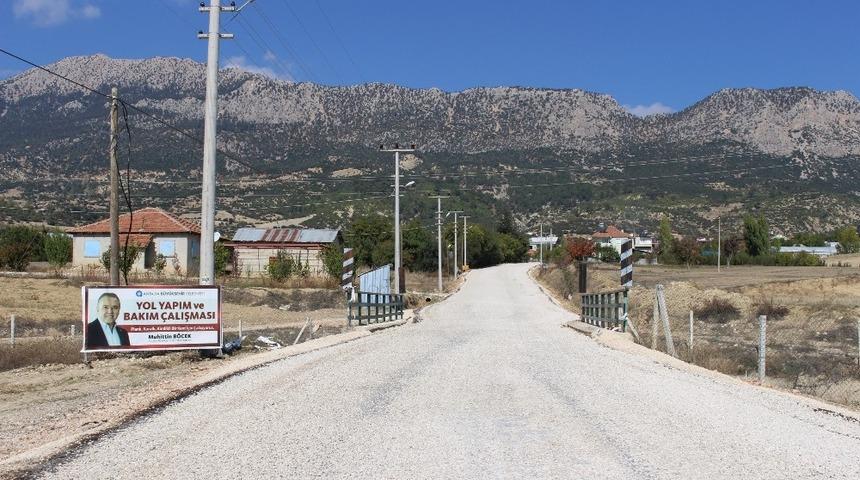 Ak&ccedil;ay ve Ahatlı&rsquo;yı bağlayan yol hizmete a&ccedil;ıldı