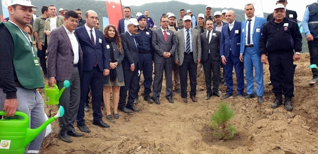 Nazilli&rsquo;de 45 bin fidan &lsquo;geleceğe nefes&rsquo; sloganıyla toprakla buluşturuldu