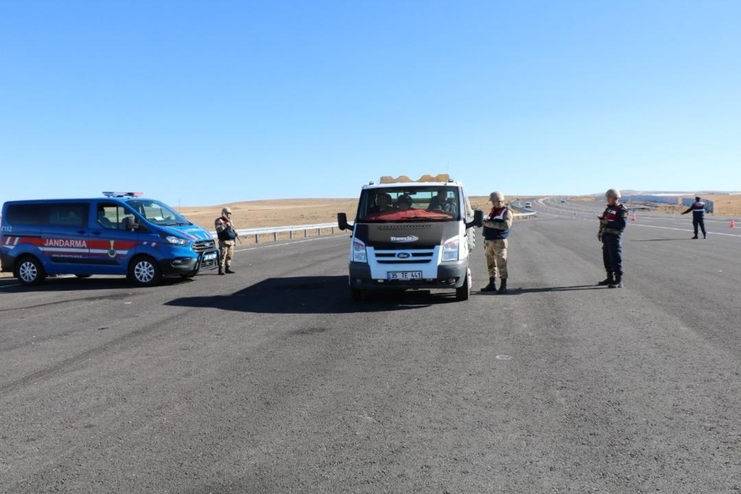 Kars&rsquo;ta 354 jandarmanın katılımıyla uygulama yapıldı