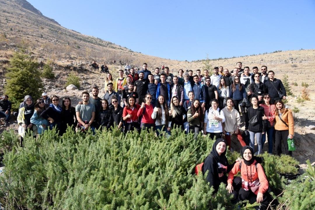 Sel&ccedil;uklu geleceğe 26 bin fidan ile nefes oldu