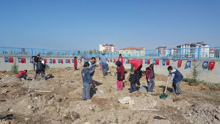 Beyşehir’de şehit uzman onbaşı anısına fidan dikildi G2