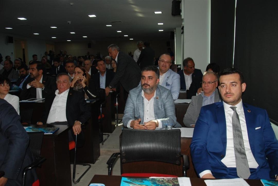 B&uuml;y&uuml;kşehir Meclisinde iş&ccedil;i &ccedil;ıkarmalar g&uuml;ndemde