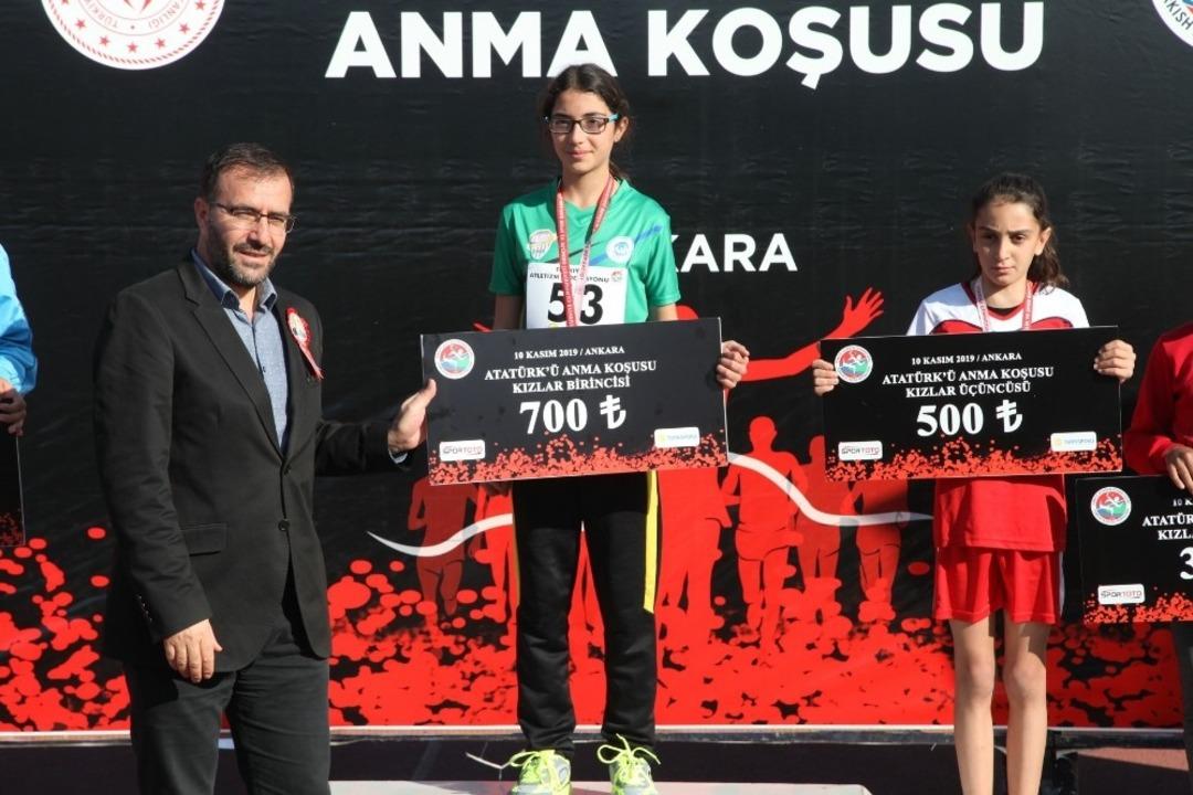 Odunpazarı Belediyesi Atletizm Takımı T&uuml;rkiye Şampiyona&rsquo;sında 1&rsquo;inci oldu