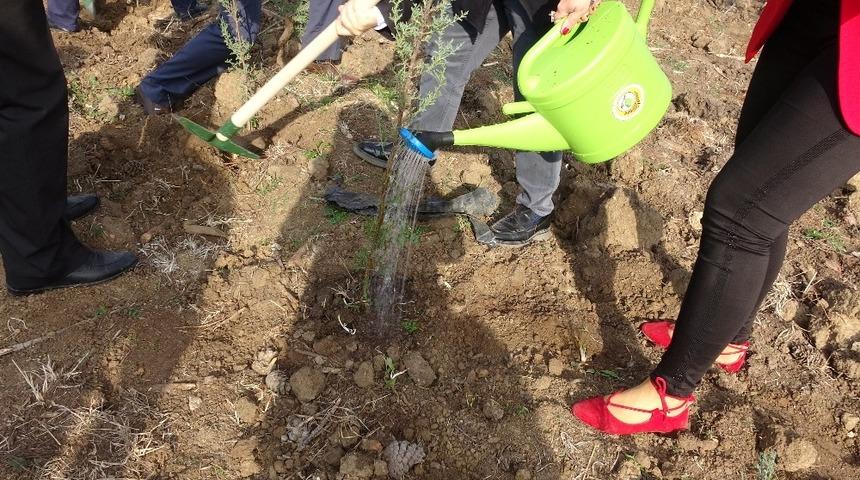 &Uuml;lg&uuml;r G&ouml;khan&rsquo;a tepki: &rsquo;&Ccedil;akma &ccedil;evreciler nerede?&rsquo;