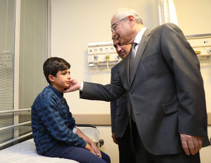 Vali Yaman, kazada yaralanan öğrencileri ziyaret etti G2