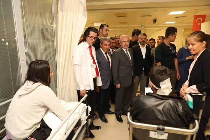 Vali Yaman, kazada yaralanan öğrencileri ziyaret etti G3