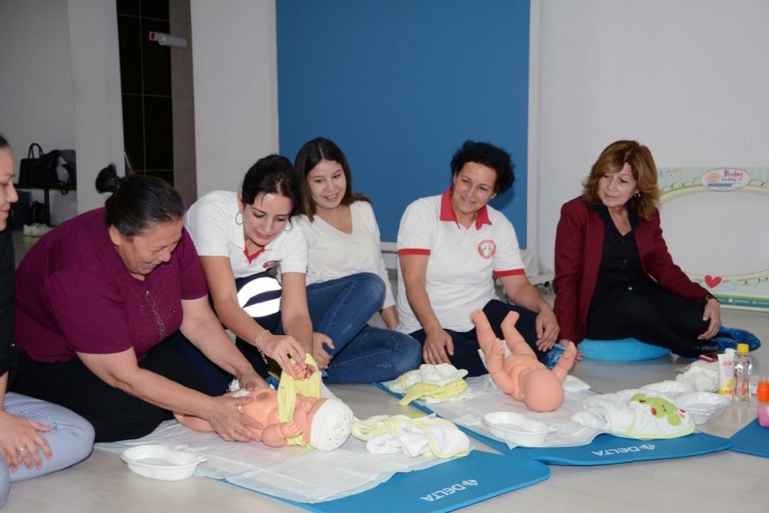 Gebe okulunda babaanne ve anneannelere eğitim