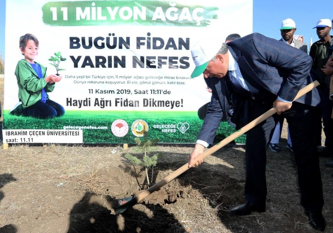 Ağrı İbrahim &Ccedil;e&ccedil;en &Uuml;niversitesi&rsquo;nde 5 Bin Fidan &ldquo;Geleceğe Nefes&rdquo; oldu