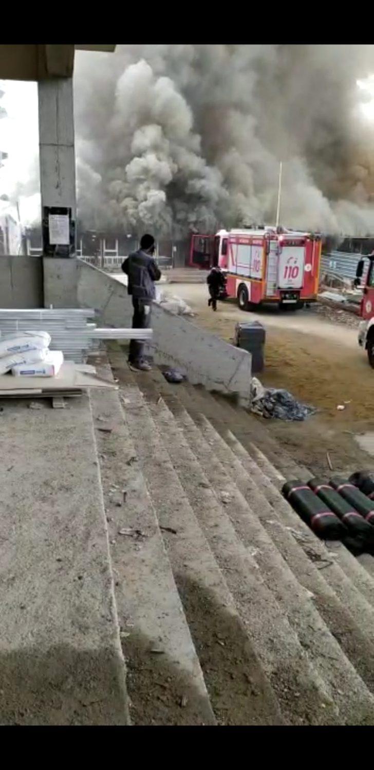 Bahçedeki konteyner yandı, okul tatil edildi (2) G3