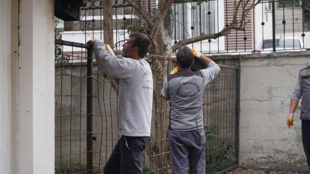 Yangın &ccedil;ıkan okula ilk m&uuml;dahale izmit belediyesi&rsquo;nden^