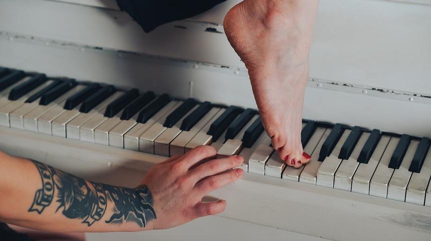 El ve ayak b&uuml;y&uuml;mesinin sebebi akromegali hastalığı olabilir