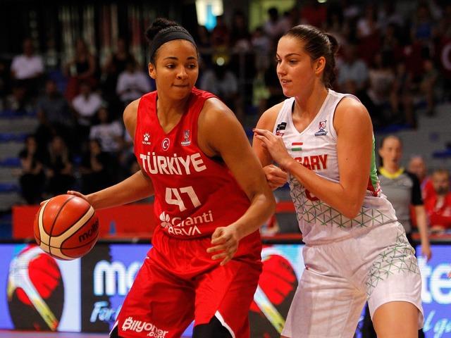 Kiah Stokes kadrodan çıkartıldı