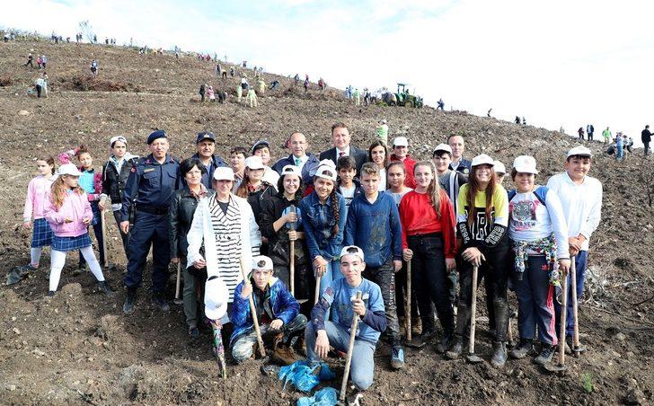 Çeşme ve Urla’da fidanlar toprakla buluştu G5