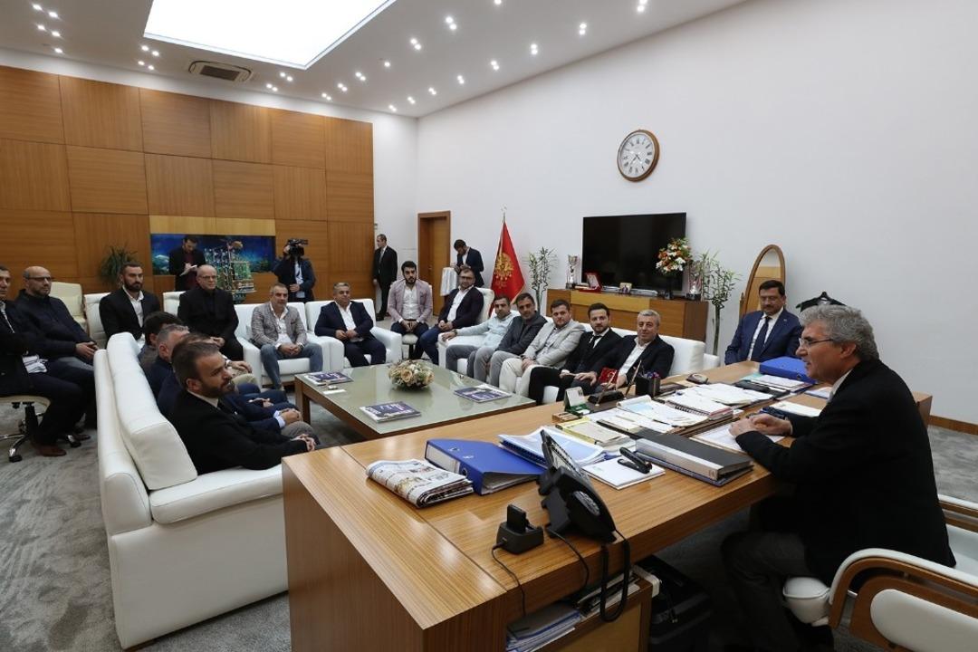 Başkan Y&uuml;ce: &ldquo;Sakaryaspor&rsquo;un eski g&uuml;nlerine d&ouml;nmesi en b&uuml;y&uuml;k arzumuzdur&rdquo;