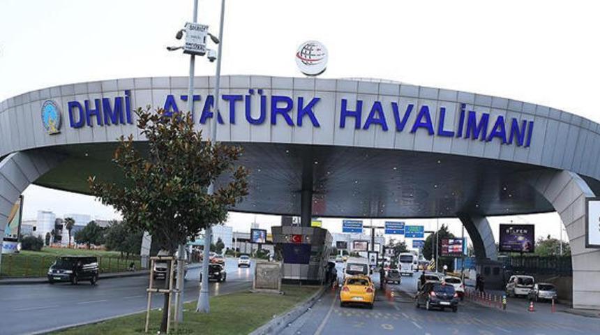 Atatürk Havalimanı'nda korkunç olay! Uçağın iniş takımları arasına bacağı sıkıştı