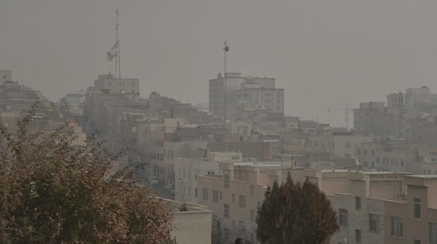 İran’da hava kirliliği nedeniyle ilkokullar tatil edildi