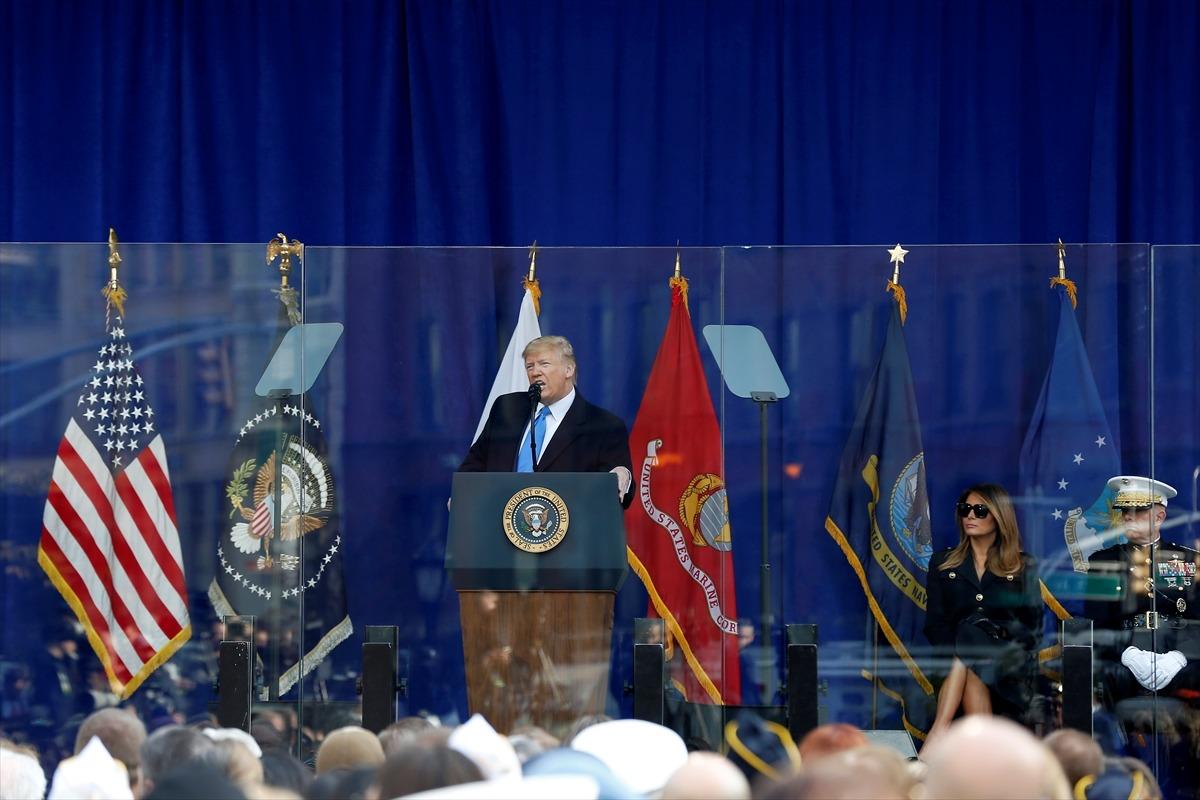 Dikkat &ccedil;eken g&ouml;r&uuml;nt&uuml;! Kurşun ge&ccedil;irmez camın arkasında konuştu