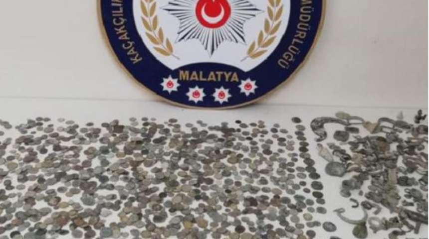 Malatya'da tarihi eser kaçakçılarına darbe!  2 bin 683 sikke ele geçirildi!