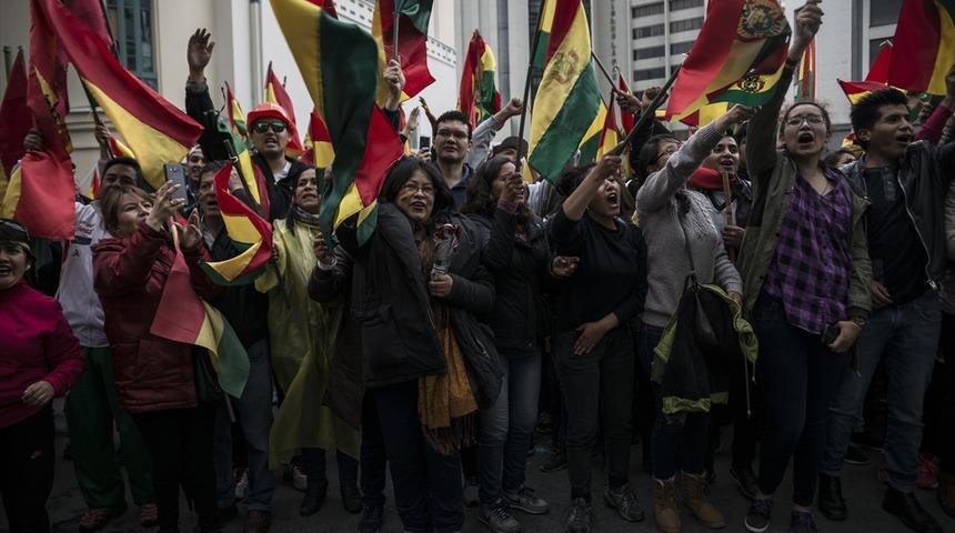 Bolivya'da ordu polise destek için sokağa indi