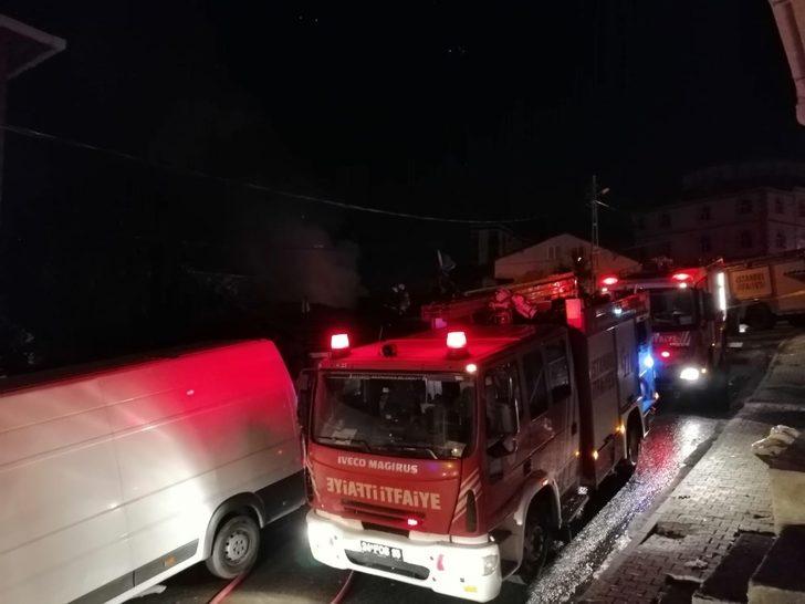 İstanbul'da gecekondu yangını itfaiyeyi seferber etti G1
