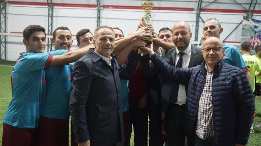 Birimler arası futbol turnuvasında şampiyon İtfaiye M&uuml;d&uuml;rl&uuml;ğ&uuml; oldu