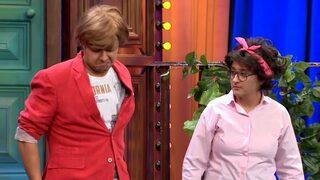 Güldür Güldür oyuncusu Ecem Erkek'ten mini elbiseli poz