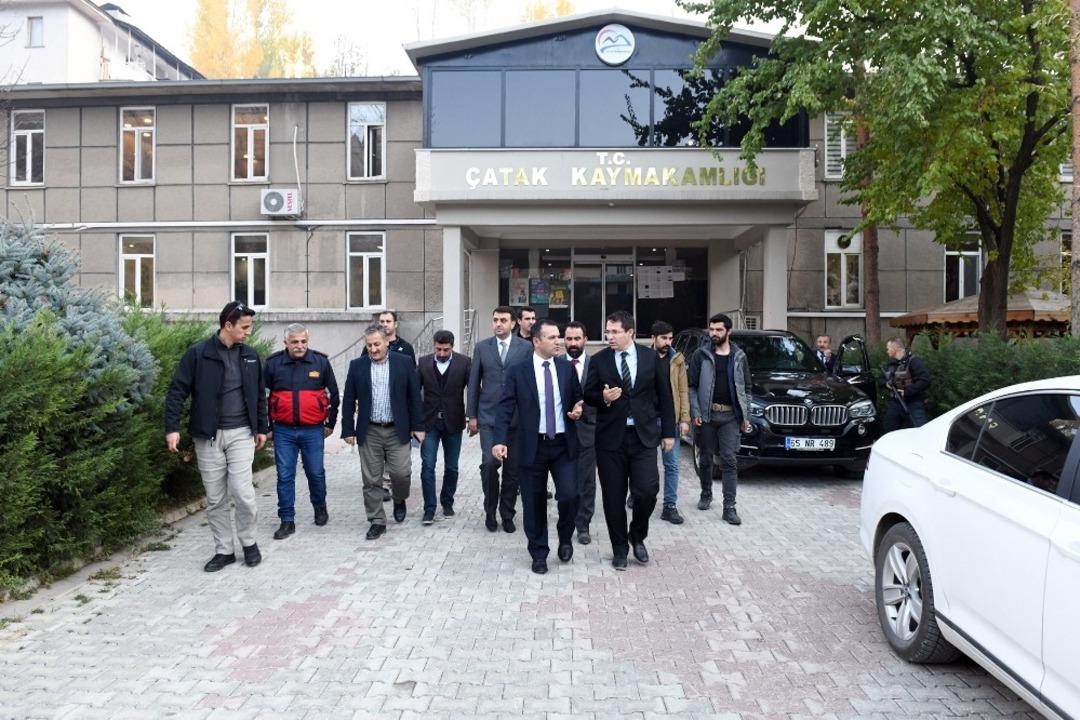 Van B&uuml;y&uuml;kşehir Belediyesi heyetinden &Ccedil;atak&rsquo;a ziyaret