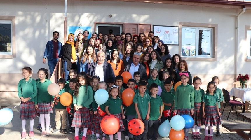 Öğretmen adayları, ilkokul öğrencilerini ziyaret etti