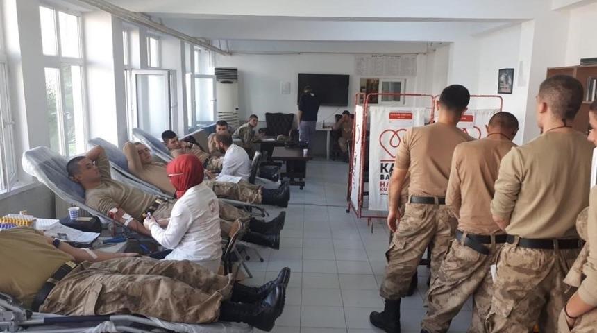 30 komando kan bağışında bulundu