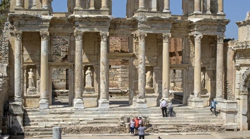 İzmir, 10 aylık dönemde 1 milyon 800 bin 279 ziyaretçiyi ağırladı