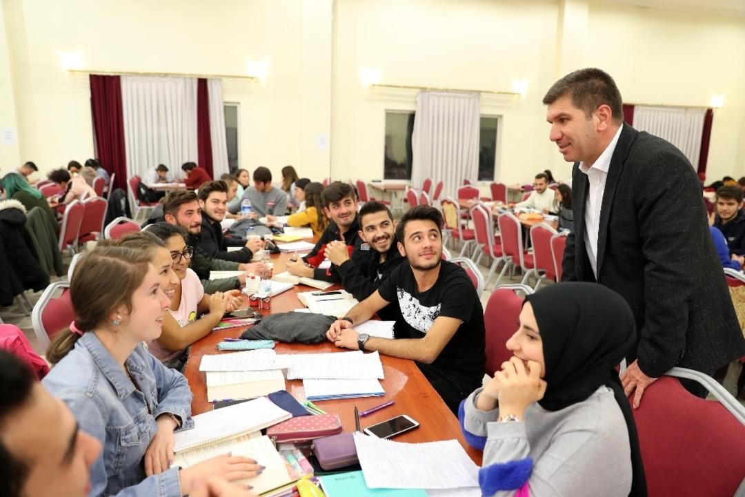 Burdur&rsquo;da &uuml;niversite &ouml;ğrencilerine belediye sahip &ccedil;ıktı