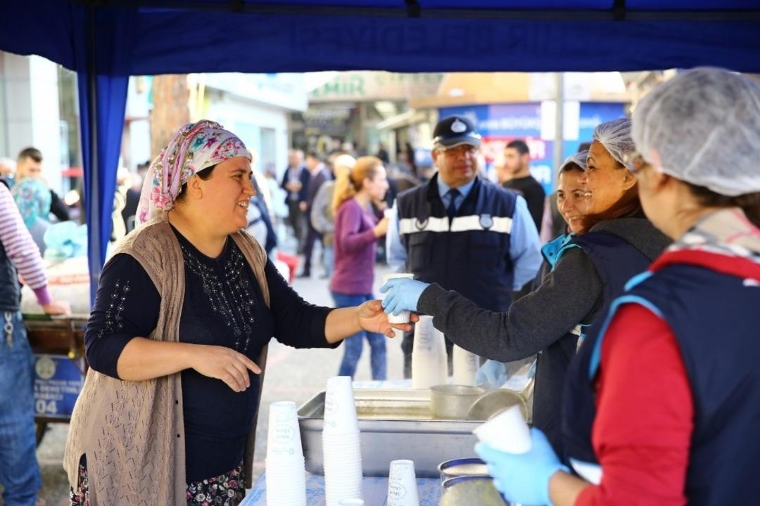 Aydın B&uuml;y&uuml;kşehirden sıcak &ccedil;orba ikramı