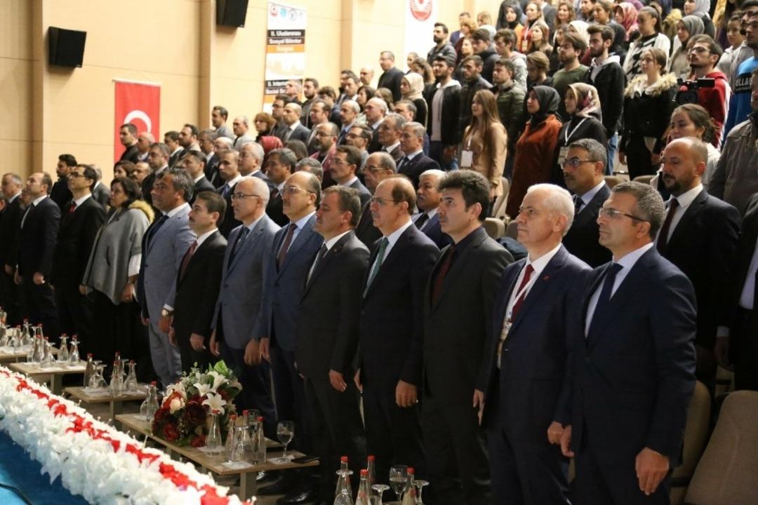 Sosyal Bilimler Kongresine Rekt&ouml;r Karacoşkun katıldı