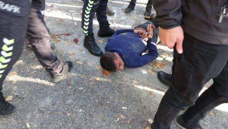 Son dakika: Kendisine para vermeyen kadına inşaat demiri sapladı G1