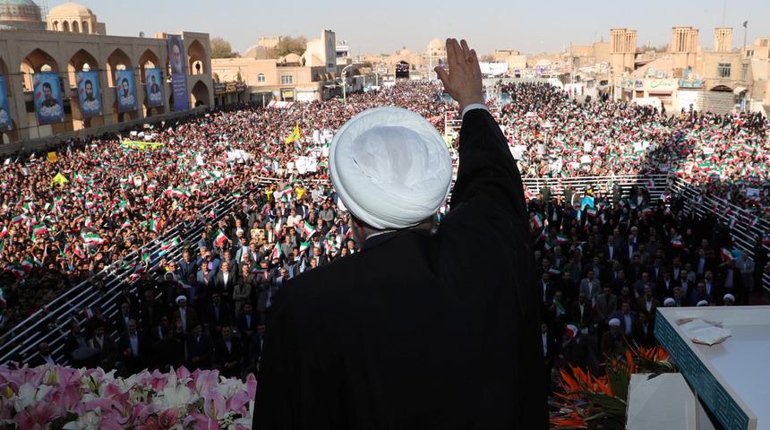 Ruhani: Devrimden bu yana en ağır günleri yaşıyoruz