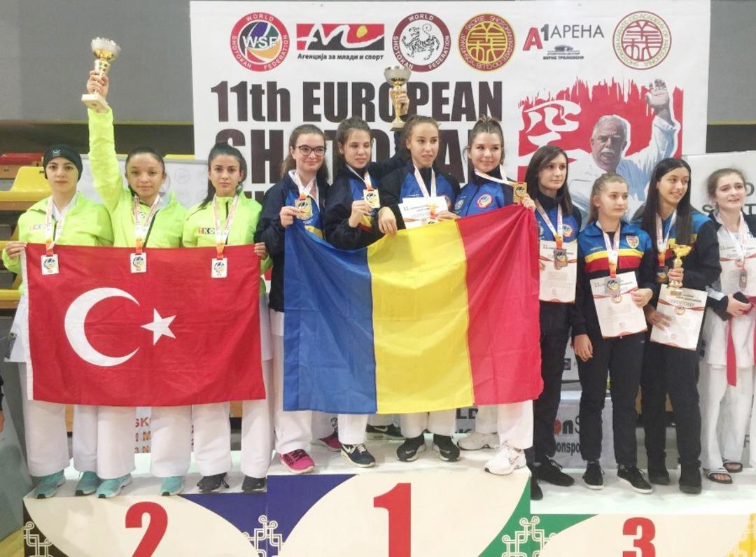 Tavşanlı Karate Kul&uuml;b&uuml; Avrupa&rsquo;dan madalyalar ile d&ouml;nd&uuml;