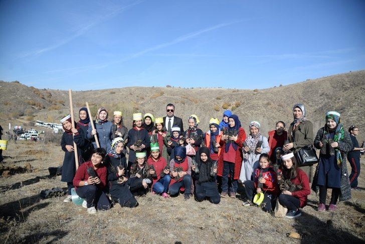 Başkan Çetin, Pursaklar’da ağaç dikti G1