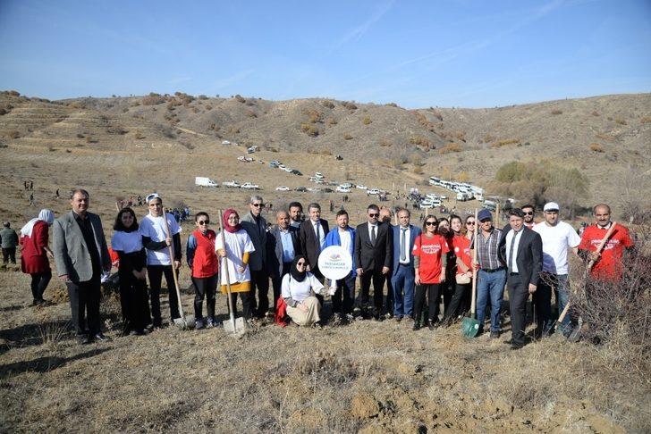 Başkan Çetin, Pursaklar’da ağaç dikti G4