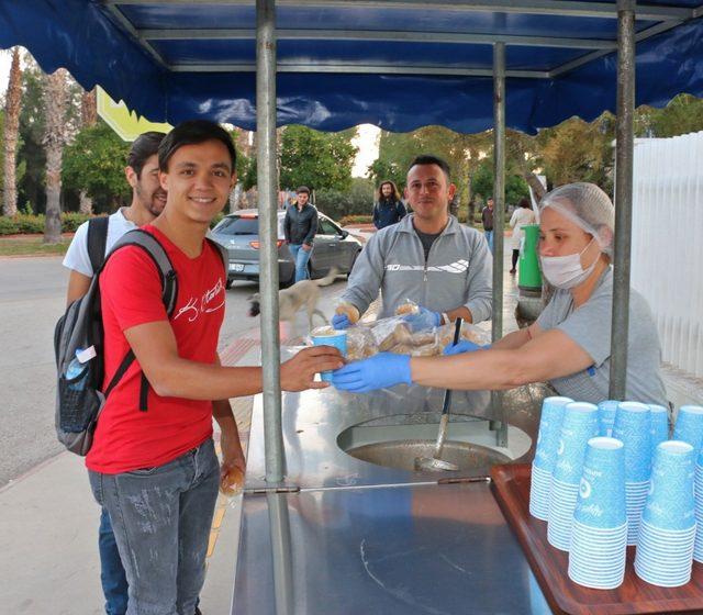 Üniversite öğrencilerinin çorbası Büyükşehir’den