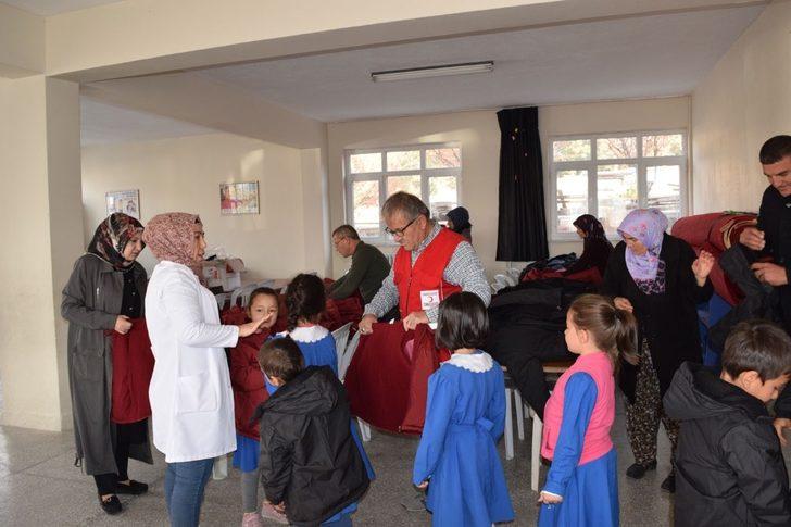 Pazarlar’da 130 öğrenciye mont yardımı G3