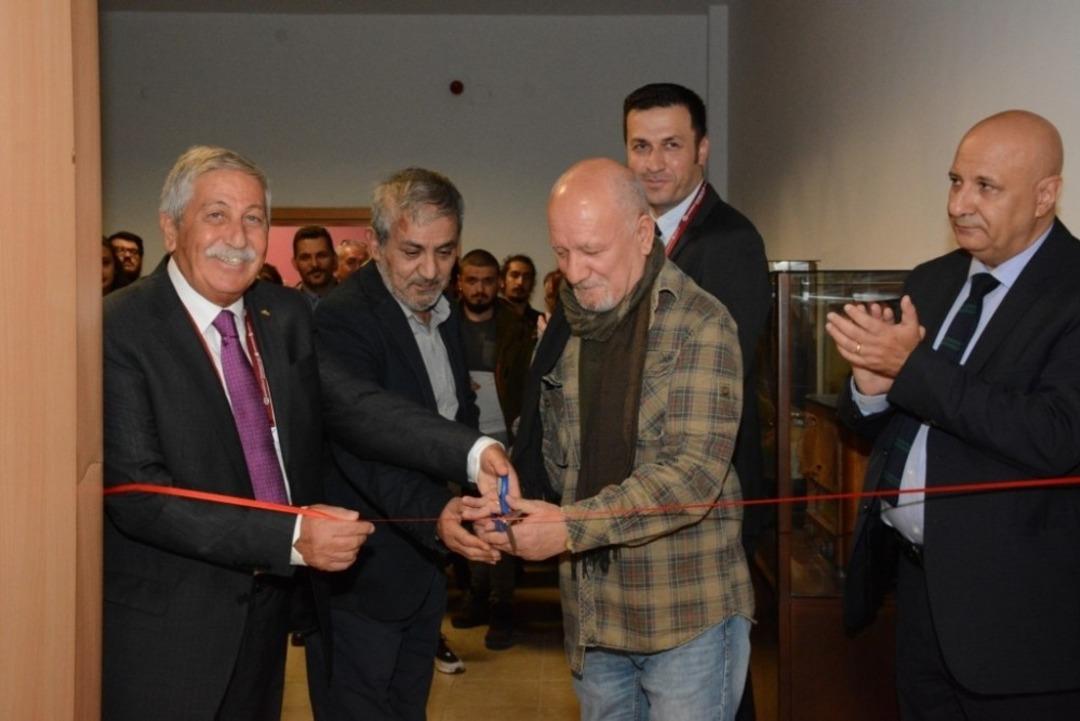 Edebiyat&ccedil;ı portreleri bu sergide buluşuyor