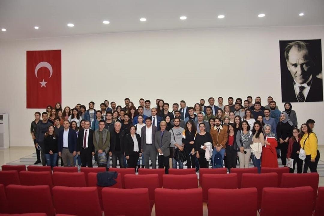 Başkan &Ouml;zcan AD&Uuml;&rsquo;l&uuml; &ouml;ğrencilerle buluştu