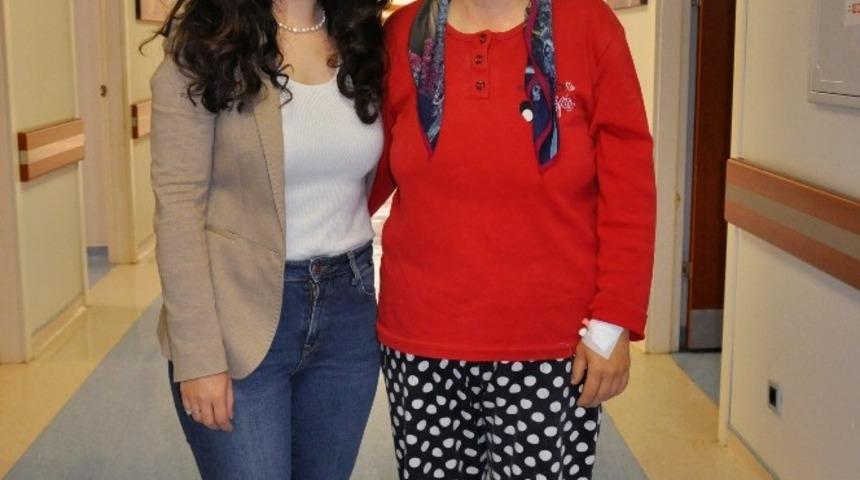 Tükürük bezi kanserinden ameliyatla kurtuldu