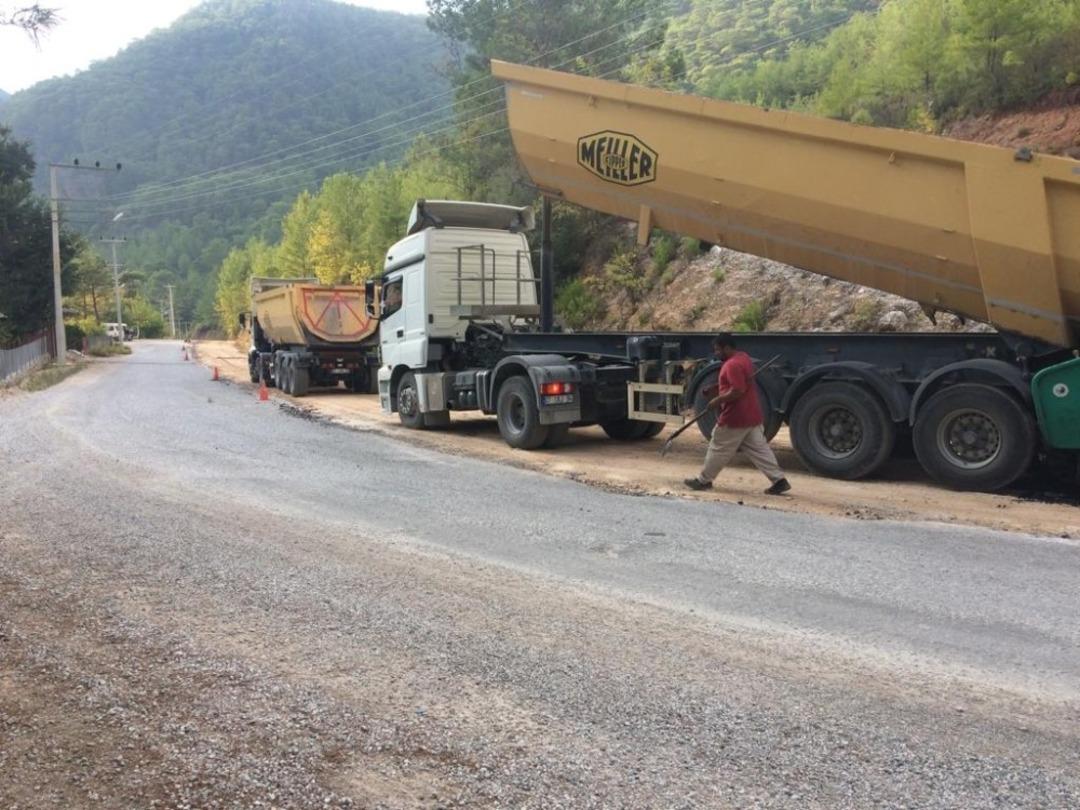 Alanya&rsquo;da bozulan yollar asfaltlandı