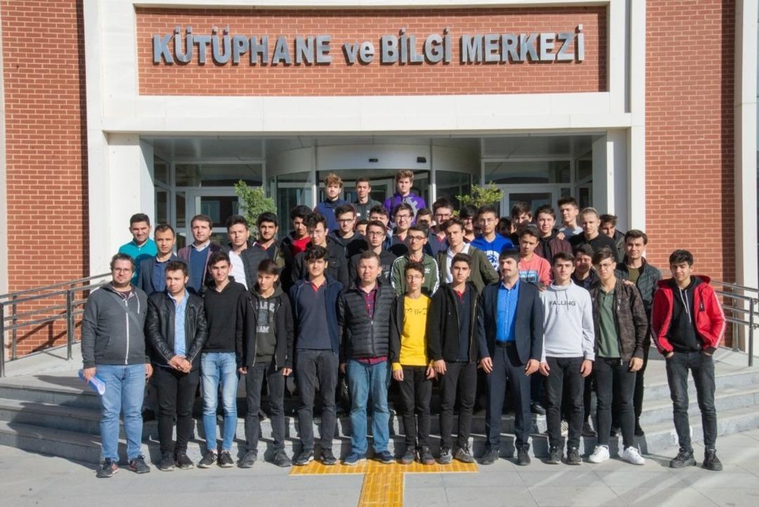 Lise &ouml;ğrencileri Şeyh Edebali &Uuml;niversitesi&rsquo;ni gezdi